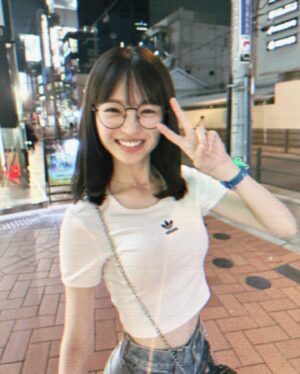 Shinzawa Nao Instagram - たまにカジュアル着たらキュンするでしょ？🤤

#彼女の私服がかわいい #moussy #デニムコーデ #denim