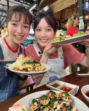 Shiori Sato Instagram - .
ベトナム旅観たよ〜
おもしろかったよ〜と
お声いただき嬉しい日々です☺️♡
ありがとうございます！
あんなにも隙間なく喋っていたのかと
自分でも驚きでしたが、
頼りになりすぎるばっさー姉さんのおかげで
(年齢的には本当はわたしがしっかりしなきゃいけないところ)
本当の休日のように楽しむことができました🦦
後半もありますので、
そちらも楽しみにしていただけたら🦖💓
今度は惚れ惚れしちゃう男気ばっさーが見られるかもです🤭