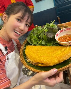 Shiori Sato Instagram - .
ベトナム旅観たよ〜
おもしろかったよ〜と
お声いただき嬉しい日々です☺️♡
ありがとうございます！
あんなにも隙間なく喋っていたのかと
自分でも驚きでしたが、
頼りになりすぎるばっさー姉さんのおかげで
(年齢的には本当はわたしがしっかりしなきゃいけないところ)
本当の休日のように楽しむことができました🦦
後半もありますので、
そちらも楽しみにしていただけたら🦖💓
今度は惚れ惚れしちゃう男気ばっさーが見られるかもです🤭