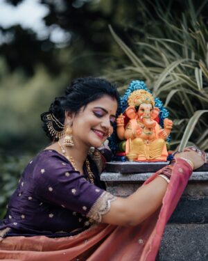 Shiva Jyothi Instagram - వినాయక చవితి శుభకాంక్షలు ❤️

Outfits by ~ @saptalacouture❤️

Jewellery by ~ @jewelleryforher3 ❤️

Make up and hair by ~
@vinusha_makeoverartistry ❤️

@makeup_stories_by_sweety❤️

click: @chotu.arw ❤️