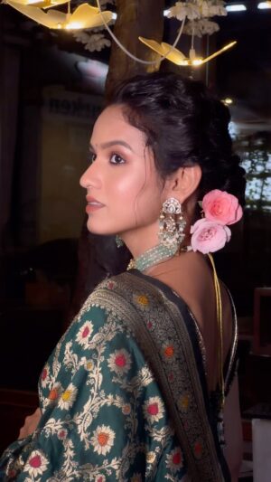 Shivani Baokar Instagram - “जन्माष्टमीच्या हार्दिक शुभेच्छा!”
.
@shivanibaokar 🥰
.
Makeup & hair by - @makeupbyberdesaurabh 
Stylist - @saileerajpurenagane 
Designer - @aakriti_by_nandita 
Jewellery - @sorayaajewels_ 

#shivanibaokar #sadhimansa #starpravah #makeupartist #makeup