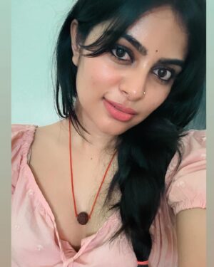 Shiyara Sharmi Instagram - Putting on my Sunday best ,☺️ 

#pinkpinkpink