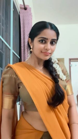 Shiyara Sharmi Instagram - #golden sparrow✨

#instareelsindia❤️_instadaily_instacookie_instafella_instashooutout_instareel_instasanitizer_instaindia #golden sparrow#tamilsong #trendingreels #gvprakash #dhanush