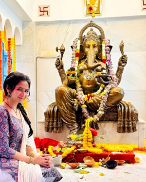 Shreema Bhattacherjee Instagram - वक्रतुण्ड महाकाय, सूर्यकोटि समप्रभ
निर्विघ्नं कुरु मे देव, सर्वकार्येषु सर्वदा🕉️✨