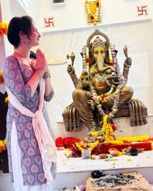 Shreema Bhattacherjee Instagram - वक्रतुण्ड महाकाय, सूर्यकोटि समप्रभ
निर्विघ्नं कुरु मे देव, सर्वकार्येषु सर्वदा🕉️✨