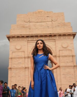 Shriya Pilgaonkar Instagram - What a grand trailer launch in Delhi at the India Gate & SRC
Thank you for all the love for Taaza Khabar S 2 ! 

@bhuvan.bam22 @disneyplushotstar @rohitonweb @arvin.bhandari @himank.gaur @jaavedjaaferi @prathameshparab @devenbhojani.official @nitspits @abbasdalal @hussain.dalal

Team 
Manager @deepaliw16 
Stylist @shreejarajgopal 
Mua @shrutiskode 
Hair @makeupbysaritasharma 
Dress @lovebirds.studio
