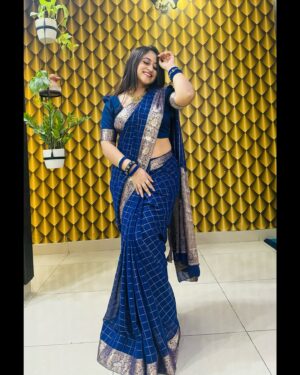 Shruthi Ramesh Instagram - 💙✨

Saree: @vastra_vaibhava_