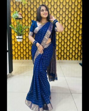 Shruthi Ramesh Instagram - 💙✨

Saree: @vastra_vaibhava_