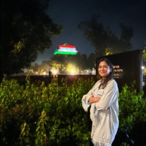 Shweta Mohan Instagram - All smiles after a rocking show with @arrahman Sir in the capital city #Delhi for the #Internationalsolarfestival2024 at the amazing #BharatMandapam ...
Amazing evening of music , amazing audience ! 💥💗🎶

Pic courtesy - @nazeef_btos , @rakshitasuresh ✨

#IndiaGate #shwetamohandiaries