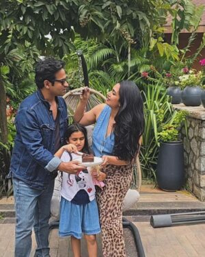 Shwetha Srivatsav Instagram - YAY, IT'S MY BIRTHDAY! 🎉 Birthday week is officially in overdrive! Just got back, and I’m already off again—because clearly, cake is more important than sleep. 🍰 'Birthdays: nature's way of saying, eat more cake and act like a kid.' Thanks for all the love, you guys are the real party starters! 🙌✨ Stay tuned for more photos, videos, and maybe a few questionable dance moves. 📸💃

#Sep4thBorn #FridayBorn #Birthday