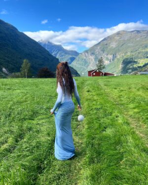 Sierra Capri Instagram - What a Royal, Magical, and Unforgettable wedding week it’s been indeed..leading up to the union of two trailblazers. So blessed and full of gratitude to have shared this experience.Princess Martha @iam_marthalouise and Durek @shamandurek you both deserve the world, congrats.🌎 💍 🇳🇴- All my love,S.C

In @maisie_wilen @fwrd