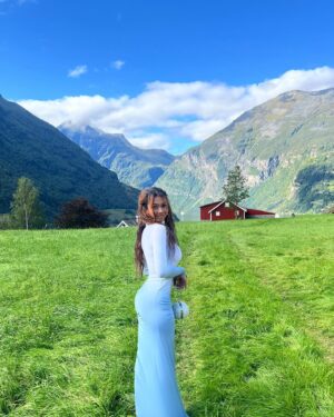 Sierra Capri Instagram - What a Royal, Magical, and Unforgettable wedding week it’s been indeed..leading up to the union of two trailblazers. So blessed and full of gratitude to have shared this experience.Princess Martha @iam_marthalouise and Durek @shamandurek you both deserve the world, congrats.🌎 💍 🇳🇴- All my love,S.C

In @maisie_wilen @fwrd