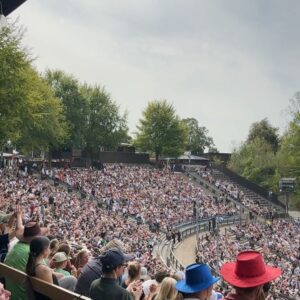 Sıla Şahin Instagram - Heute ist der 1. Donnerstag ohne eine Vorstellung am Kalkberg , keiner sitzt  aufm Sattel , die Arena ist leer .. kann es noch nicht so realisieren,  es  kribbelt überall und zuckt an meinen Beinen  und ich kann noch nicht schlafen .. deshalb teile ich gerne ein paar Fotos mit Euch für alle die am Berg waren und die Vorstellungen gesehen haben ❤️☺️🙌 
Die Saison ist vorbei , und der Sommer auch , der Herbst steht vor der Tür 🍂 #Ribanna
