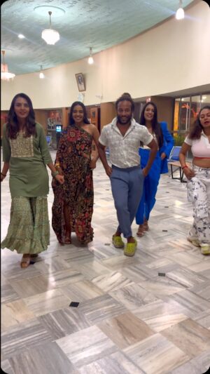 Sindhu Lokanath Instagram - Quick Reel ❤️‍🔥 💃 🕺 
.
@janvirayala 
@saniha.yadav 
@sindhuloknath 
@soniasen_vlogs 
.
.
#reels #kannadasongs #trending