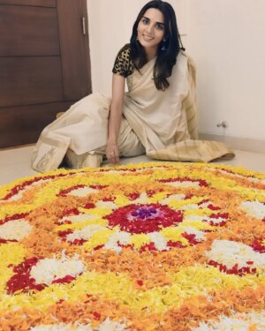 Sindhu Lokanath Instagram - Happy onam to all kuttys and chetas❤️
.
Thank you @versatile_pathfinder for organising the onam sadhya. It was delicious and we had an amazing time. You are the best host❤️