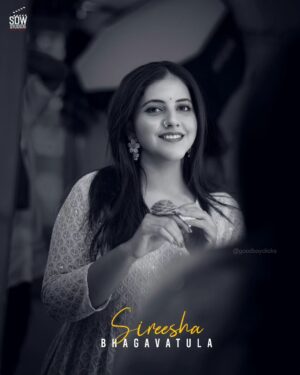 Sireesha Bhagavatula Instagram - @sireeshabhagavatula 🧡

📸 @goodboyclicks

🎨🖌️ @vidals_moxie_by_jyothi

#singer #supersinger #photoshoot #shootlife #indoor #indoorephotography #coversong #music #musiclover #lovemusically #indianidol #teluguindianidol