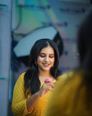 Sireesha Bhagavatula Instagram - @sireeshabhagavatula 🧡

📸 @goodboyclicks

🎨🖌️ @vidals_moxie_by_jyothi

#singer #supersinger #photoshoot #shootlife #indoor #indoorephotography #coversong #music #musiclover #lovemusically #indianidol #teluguindianidol
