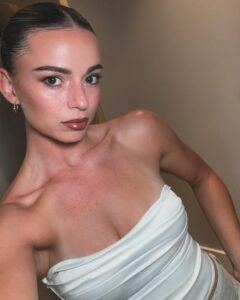 Actress Skye Nicolson HD Instagram Photos and Wallpapers September 2024