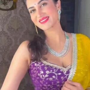 Smita Gondkar Instagram - 💜❤️💜
.
.
Accessories : @goldentouchstudio_makeupartist
.
.
.
#smitagondkar #smittens #festiveready #festiveseason #traditional #trending #instagram