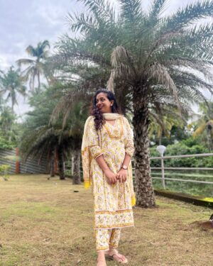 Sneha Babu Instagram - Just me and my teeny tiny bump😄

Wearing:- @artful.attire_by_and
