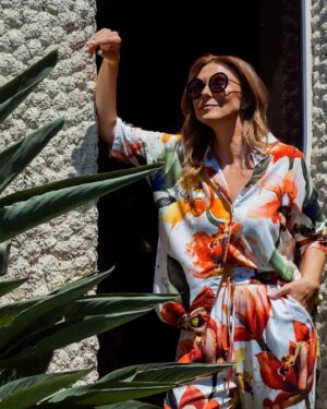 Sofia Cerveira Instagram - É 6a feira!!! A noite hoje promete!! E assim vou para celebrar alguém que me é muito especial🧡 Adivinham quem?

Aproveito para vos desejar um ótimo fim de semana!!

Beijooooo💋

#summerdays #summervibes #grwm #ootd  #inspiration