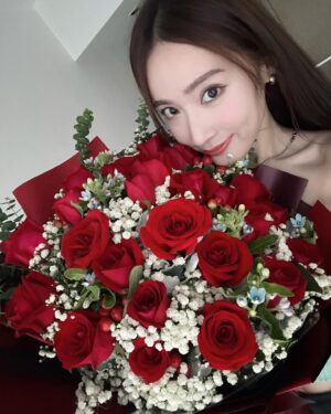 Sofiee Ng Hoi-yan Instagram - 35🌹🤍

#珍惜生命遠離處女座