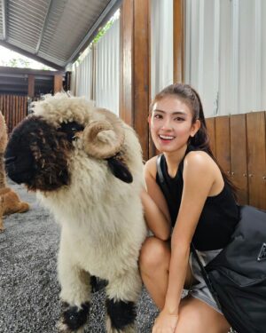 Somaline Ang Instagram - A glimpse into the serene beauty of Yilan's countryside, nature at its best! Throwback to the adventure of a lifetime in Yilan County! Unique street food, I missed the taste of 葱油饼 already!! Sanxing Scallion Pancakes! Talk about the crispy, savory delight of Sanxing scallion pancakes, watching them being made fresh at a street vendor really made me so excited. Is anyone going for your next travel destination? Please bring me!!! ❤️‍🔥❤️‍🔥

#Taiwan
#TaiwanTourismAdmistration
#TaiwanWavesOfWonder
#ExploreUnforgettableWonders
#NATASTravelFair2024