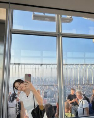 Son Tae-young Instagram - #empirestatebuilding 🤎🏙️