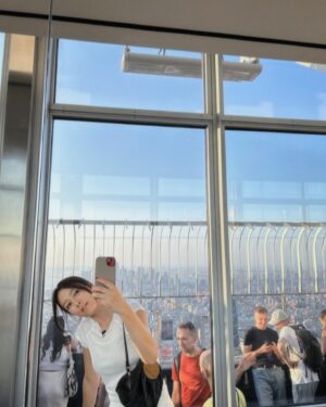 Son Tae-young Instagram - #empirestatebuilding 🤎🏙️