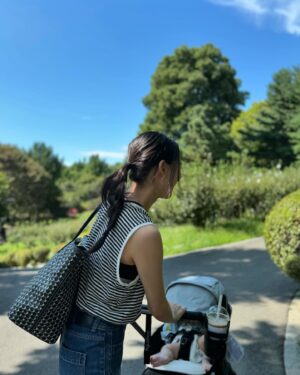Son Yeon-jae Instagram - 가을인줄알고 나왔는데……. 🤷‍♀️☀️