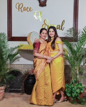 Sonal Monteiro Instagram - The Roce ceremony is a traditional Mangalorean Catholic pre-wedding ritual that involves anointing the bride and groom with a mixture of coconut milk and oil.

Roce of: @sonal_monteiro_official 
#tharunsonaltakeok