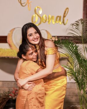 Sonal Monteiro Instagram - The Roce ceremony is a traditional Mangalorean Catholic pre-wedding ritual that involves anointing the bride and groom with a mixture of coconut milk and oil.

Roce of: @sonal_monteiro_official 
#tharunsonaltakeok