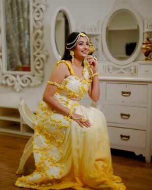 Sonal Monteiro Instagram - A day dipped in sunshine and love♥️

 @classy.designerhouse @chaithu._.gowda thank u for making the best outfit !
Makeup - @jaya.makeup_artist | can never get bored of working with you !
@bloomsjoy_floral_jewellery thank you for making my jewellery. It was outstanding!
Hair - @makeover_by_praveen
Photography - @lightbucketproductions
#tharunsonaltakeok #tharunsudhir #sonalmonteiro