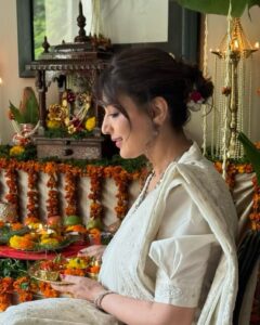 Actress Sonali Bendre HD Photos and Wallpapers December 2024