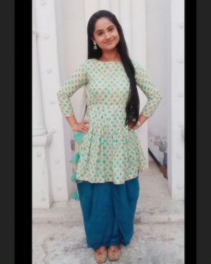 Sonam Lamba Instagram - 😊

👗- @pooja_a_singh