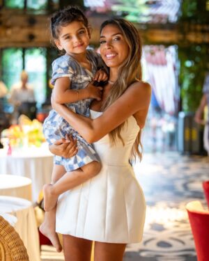 Sonia Tlve Instagram - Jour3 de notre mariage…le brunch sous la pluie mais avec le sourire, beaucoup d’amour et d’émotions 🥰🥰