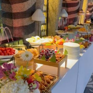 Sonia Tlve Instagram - Jour3 de notre mariage…le brunch sous la pluie mais avec le sourire, beaucoup d’amour et d’émotions 🥰🥰