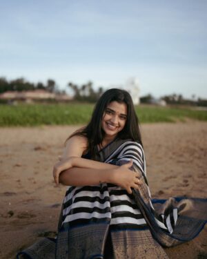 Soniya Suresh Instagram - Photography: @portraitsbylokesh 
.
.
.
#photo#instagram#sunrise#beach#shoot