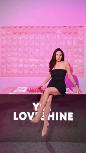 Sonya Pandarmawan Instagram - Entering @yslbeauty party be like…

#YSLLoveShine #YSLBeauty #YSLParty

(Jujurr pedein aza walaupun mata lagi bengkak sebelah karena alergi🤣)

Credit to @nareend