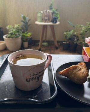 Sonyaa Ayodhya Instagram - Do you remember the days when a simple breakfast didn’t come with guilt or second thoughts? Just a samosa that could light up your morning with a smile, almost every single day. Those times seem so far away now, don’t they? Now, we’re always worrying—about our health, our waistlines, our lives. We spend so much time reevaluating our emotions, our food choices, our routines, trying to find some semblance of balance. We find ourselves yearning to look younger, leaner, slimmer. Foolishly enough ,How I wish I could look like I did back when I thought I wasn’t beautiful enough. I want to be as slim as I was when I didn’t think I was slim.

It’s only now that I realize how much we take for granted. Those moments of pure, unfiltered happiness. The simple joy of sharing your lunch with a group of friends. The effortless, easy love we once felt. Those days when we truly believed life was wonderful. Everything that once felt normal now feels like a luxury. Life races by like a bullet train, but the memories linger, forever etched in our hearts. It’s funny, really, how much I can write just to justify having this samosa at 8 a.m. 😁 Happy Monday, everyone. -SA