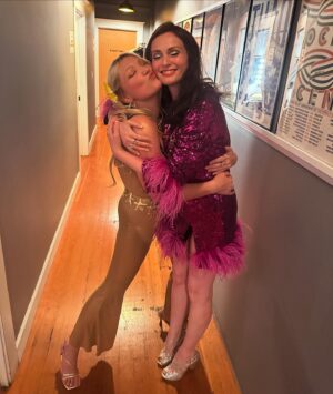 Sophie Ellis-Bextor Instagram - Had a wonderful show in Portland and then headed to @twedescafe for a slice of cherry pie and a black coffee. As a HUGE fan of @twinpeaks I was in my element. It has been so influential and not just because just learned my cherry stalk party trick from Audrey Horne 🍒 

Sadly brilliant @holidaysidewinder has had to fly home to her family but I’m glad she got to do her amazing thing for so many of the shows, from Chicago to Oregon. ❤️ 

See you soon, Seattle! About to take to the stage at the iconic Moore Theatre. Xxx