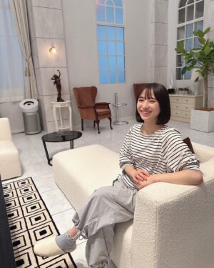 Sora Tamaki Instagram - .

『スカイキャッスル』
今夜9時から第5話です。

ついに未久は浅見家での暮らしが始まります！

セットがとても豪華なので、
そちらにも注目してください！
空き時間、こっそりセレブ気分を味わえました🌹

ぜひご覧ください。

#スカイキャッスル
#田牧そら