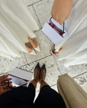 Soraia Tavares Instagram - Uma voltinha pela baixa Lisboeta para conhecer a nova loja @theofficialpandora 
Está 👌🏾 

#pandora #lisboa #rossio