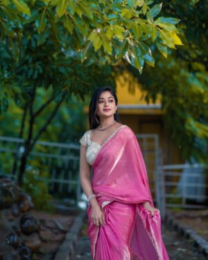 Soundarya Reddy Instagram - 🌸🦢
Saree & blouse - @dhakshas_couture 
Pc - @storytography_by_akhil
Jew - @ullekha_jewellery