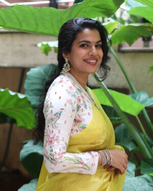 Sravana Bhargavi Instagram - Episode name : The one where i wore a saree and refused to change 🧡🧡 @varuni_couture