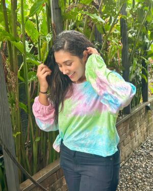 Sree Nithi Instagram - 🌸🦋வா செல்லம்
வா வா செல்லம்
நடக்கிற பட்டாம்பூச்சி நீ தானே
ஆறடி ஆள்தான் செல்லம்
குதிக்கிற குச்சி மிட்டாய் நான் தானே🦋🌸

Pc : @varsha__viswam ✨