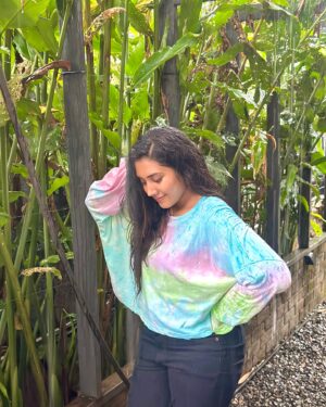 Sree Nithi Instagram - 🌸🦋வா செல்லம்
வா வா செல்லம்
நடக்கிற பட்டாம்பூச்சி நீ தானே
ஆறடி ஆள்தான் செல்லம்
குதிக்கிற குச்சி மிட்டாய் நான் தானே🦋🌸

Pc : @varsha__viswam ✨