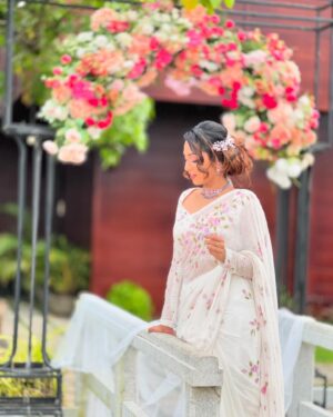 Sreethu Krishnan Instagram - Life is better when you’re laughing 😂👀✨…

Attire : @chamak_the_ethnic 
Makeup: @meeramax_makeupartist_ 
Decor: @events.factorie
Location: Maliyekal Retreat

#sreethukrishnan