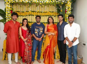 Sri Gouri Priya Instagram - Super kicked and excited about this special one!☺️❤️
Quirky, funny, and full of heart romantic comedy-drama is heading your way soon! 💘😉

Sithara Entertainments ~ #ProductionNo27🗽 launched officially with a pooja ceremony today! 🤩

Shoot Begins from September Last week! 🎥

@ashokgalla_ @srigouripriya @actorrahulvijay @shivathmikar @itsudbhav @nagavamsi19 #SaiSoujanya @bharathwaj_ravisharma @sitharaentertainments @fortune4cinemas