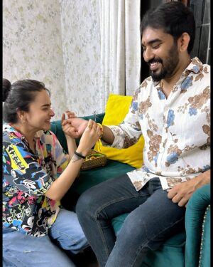 Sri Satya Instagram - Eni janmalu ayna neku ilanti manchi chelli ravali ani korkuntu 😅🫢Rakshabandan subhakanshalu annaya ❤️✨